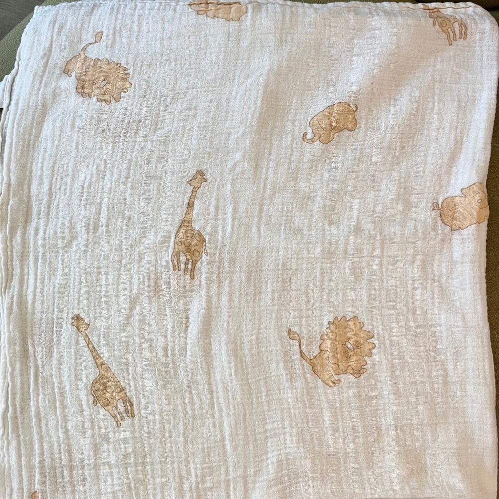 EUC Aden Anais Muslin ORGANIC COTTON Baby Swaddle Blanket Lions SAFARI Girraffe